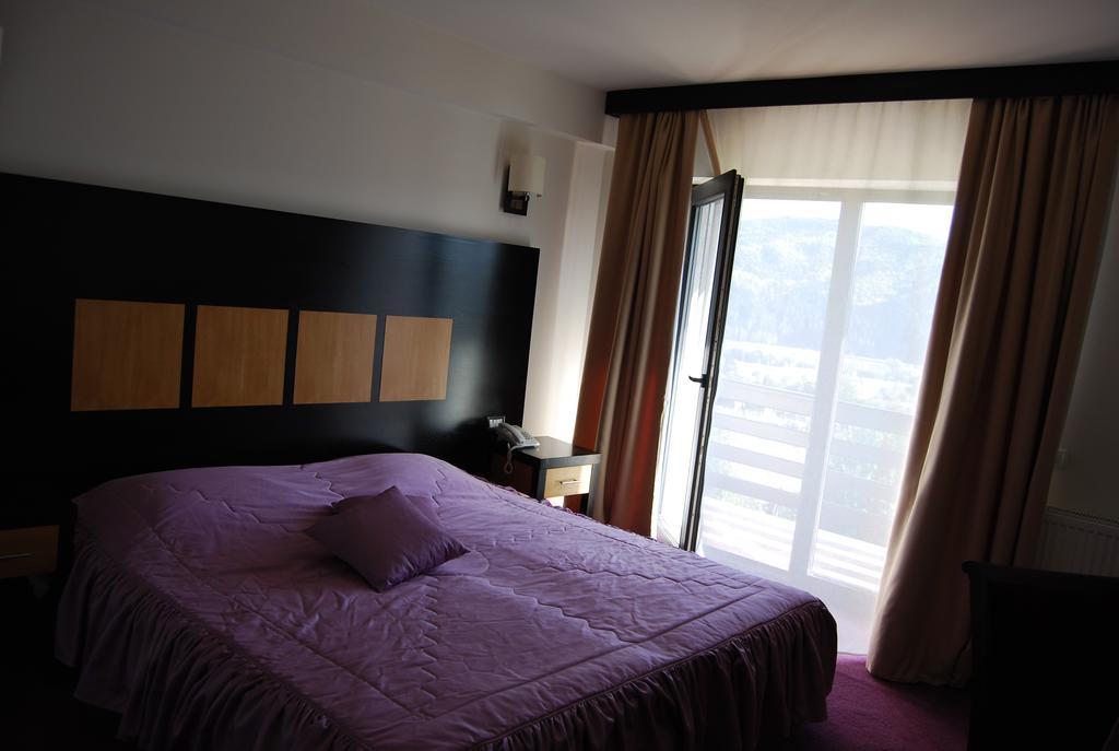 Hotel ToacaBellevue Gura Humorului Esterno foto