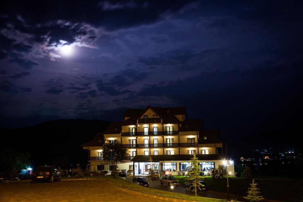 Hotel ToacaBellevue Gura Humorului Esterno foto