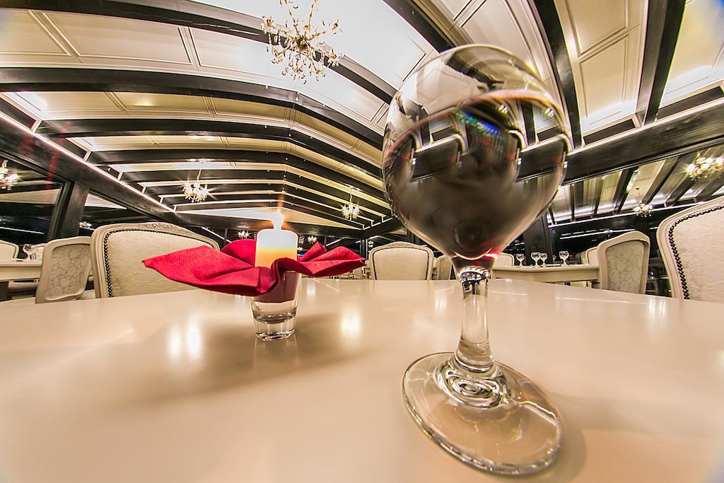 Hotel ToacaBellevue Gura Humorului Esterno foto